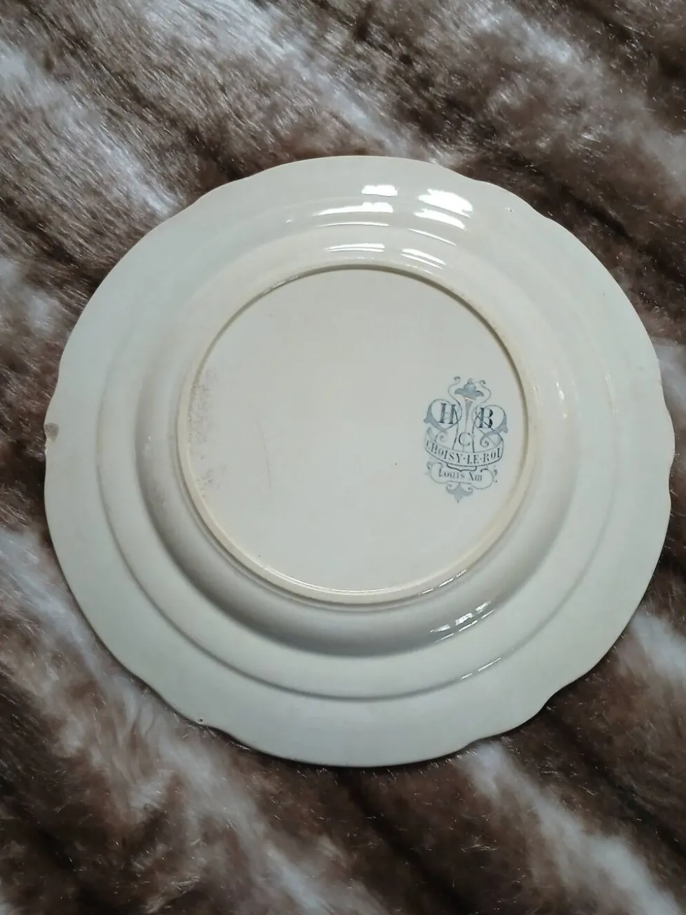 10 assiettes plates anciennes "Louis XIII " Choisy le Roi