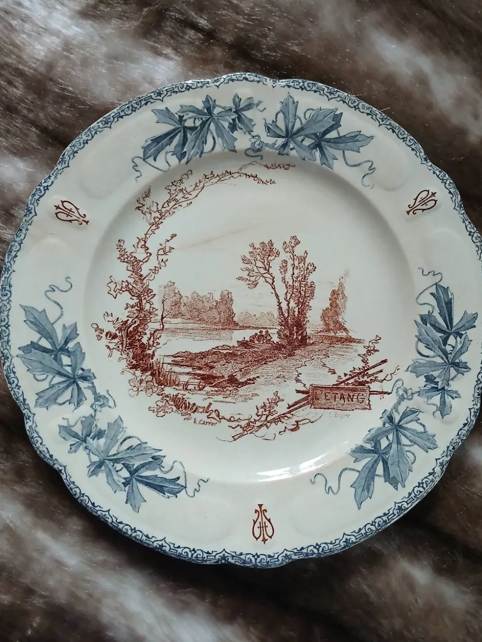 10 assiettes plates anciennes "Louis XIII " Choisy le Roi
