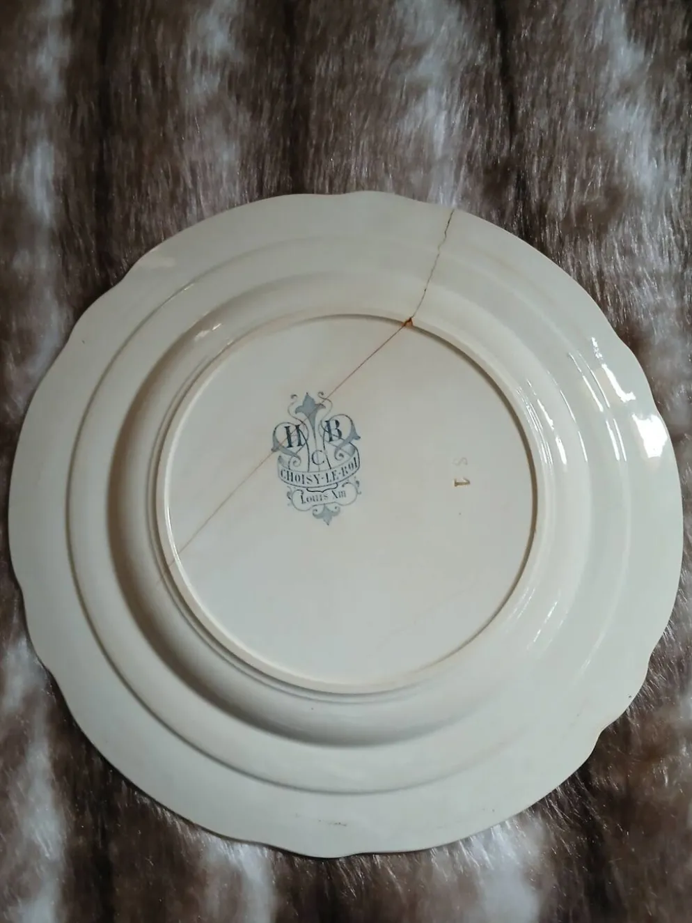 10 assiettes plates anciennes "Louis XIII " Choisy le Roi