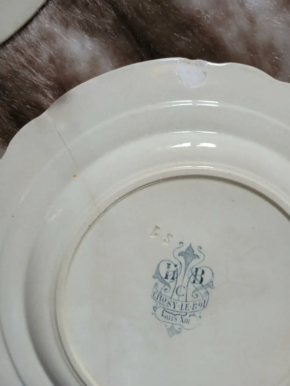10 assiettes plates anciennes "Louis XIII " Choisy le Roi
