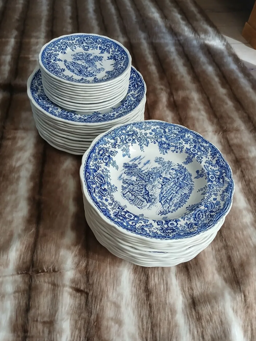 12 assiettes plates anciennes Lunéville KG