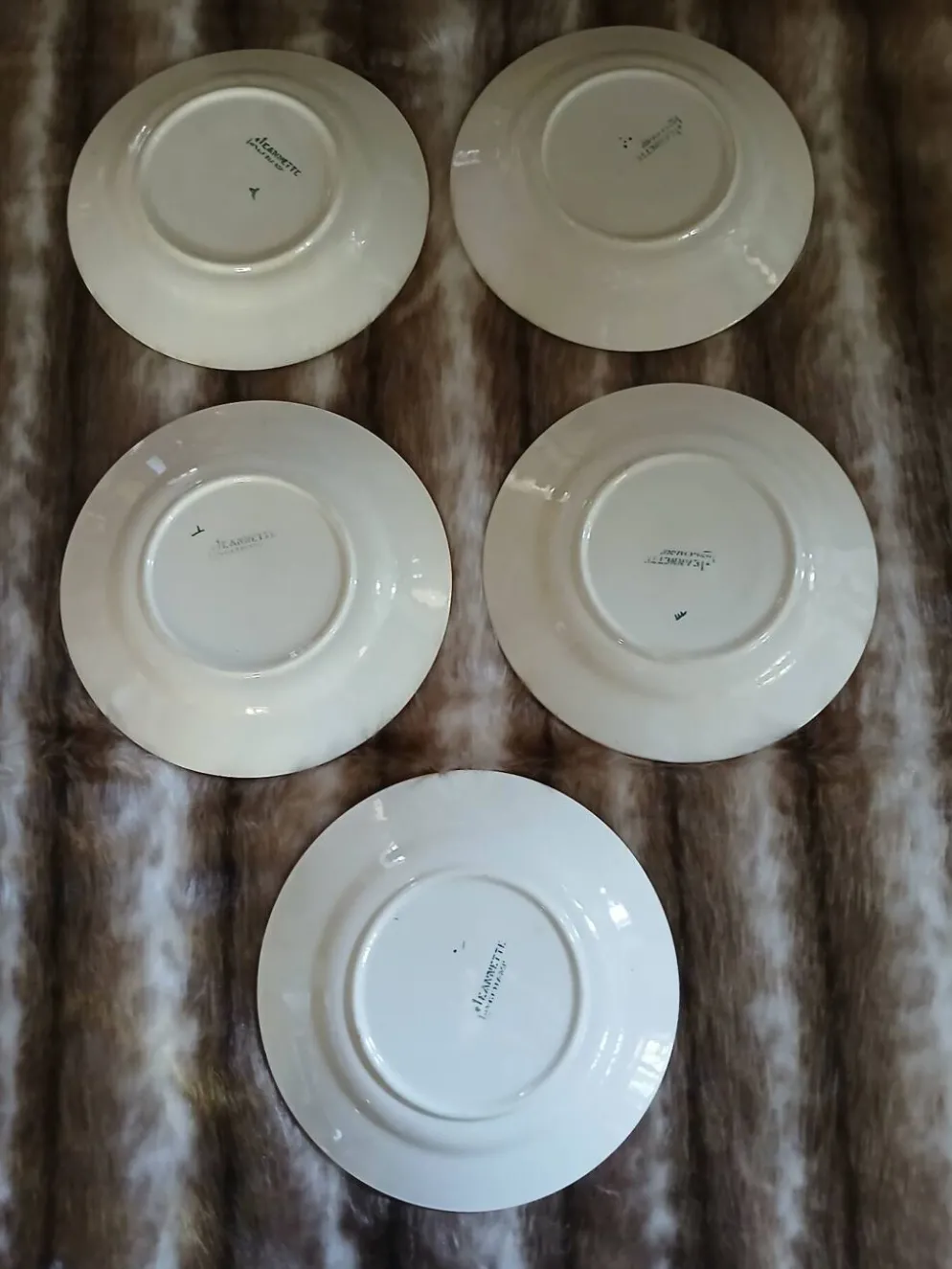 5 assiettes plates anciennes Longchamp