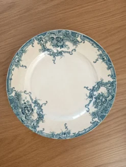 8 assiettes plates BFK Dauphin
