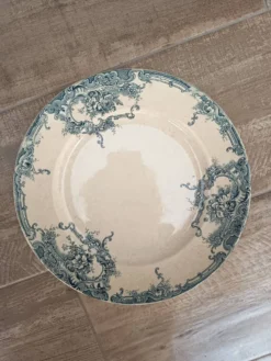 8 assiettes plates BFK Dauphin