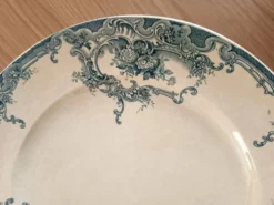 8 assiettes plates BFK Dauphin