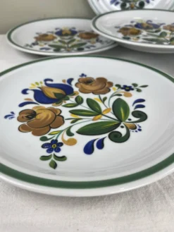 Assiettes plates décorées