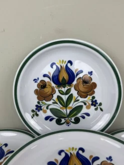 Assiettes plates décorées