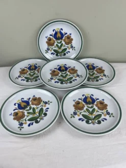 Assiettes plates décorées