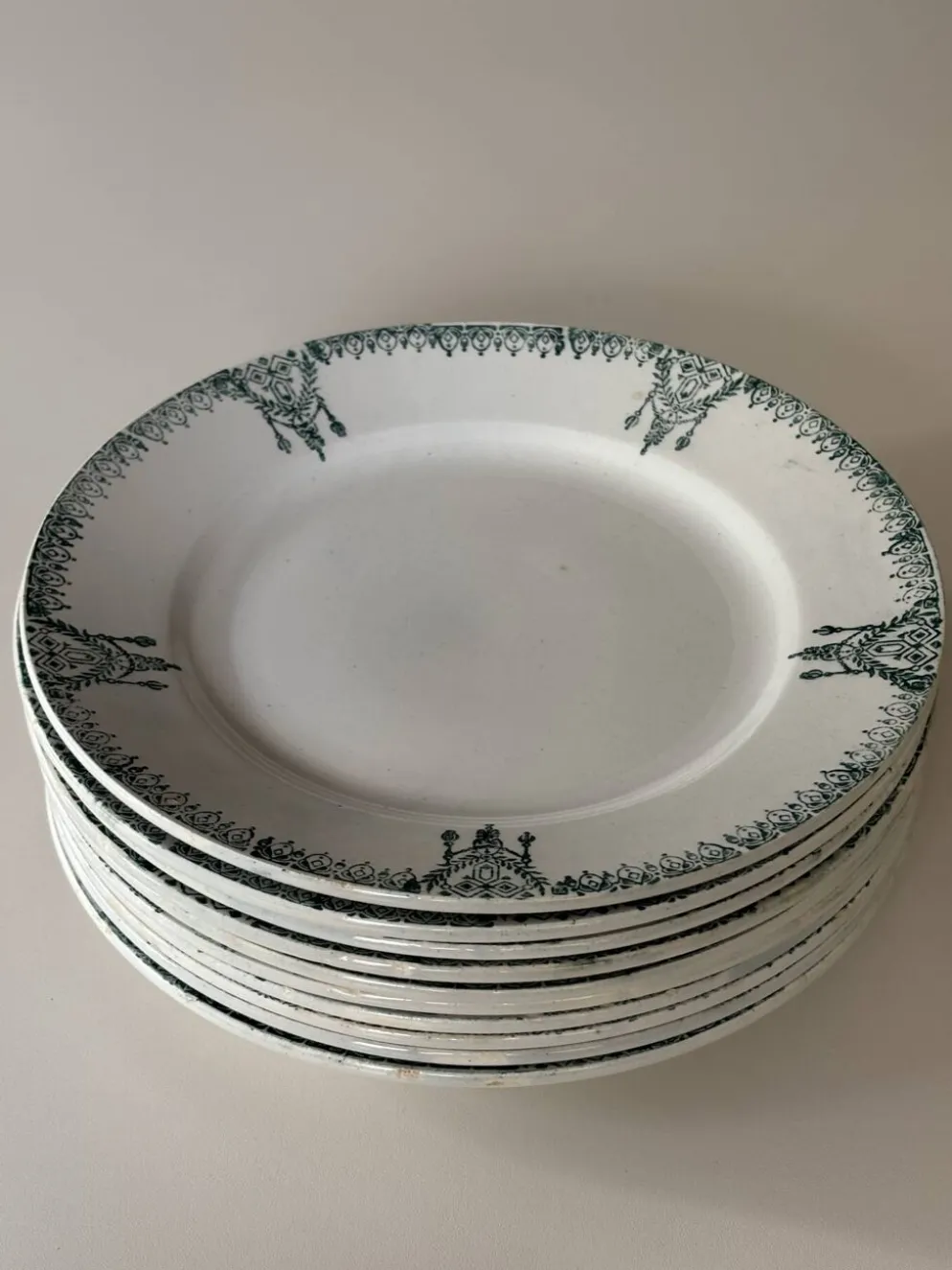 Assiettes plates en faïence ancienne St Amand