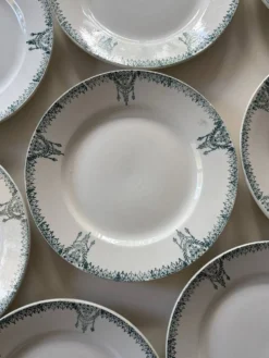 Assiettes plates en faïence ancienne St Amand