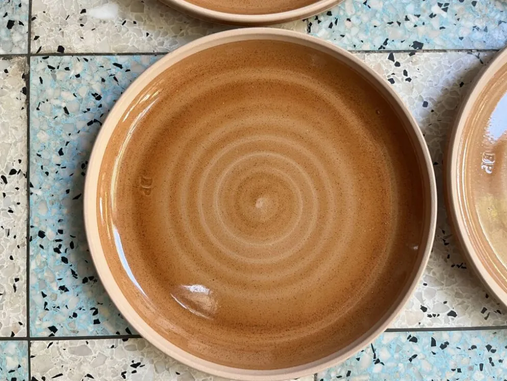 4 assiettes plates en grès