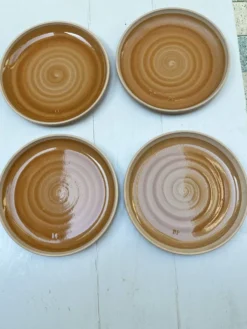 4 assiettes plates en grès