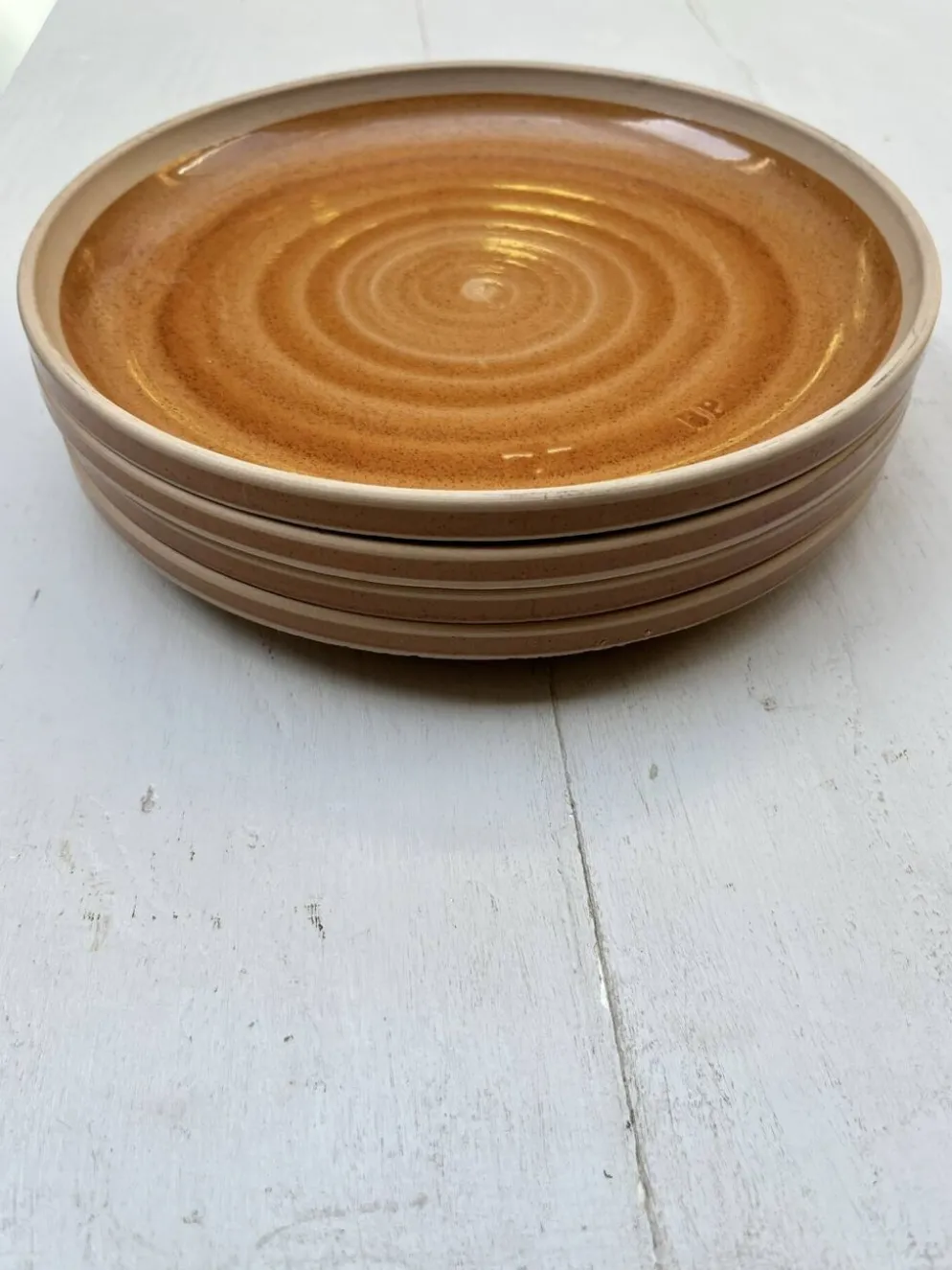 4 assiettes plates en grès