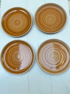 4 assiettes plates en grès