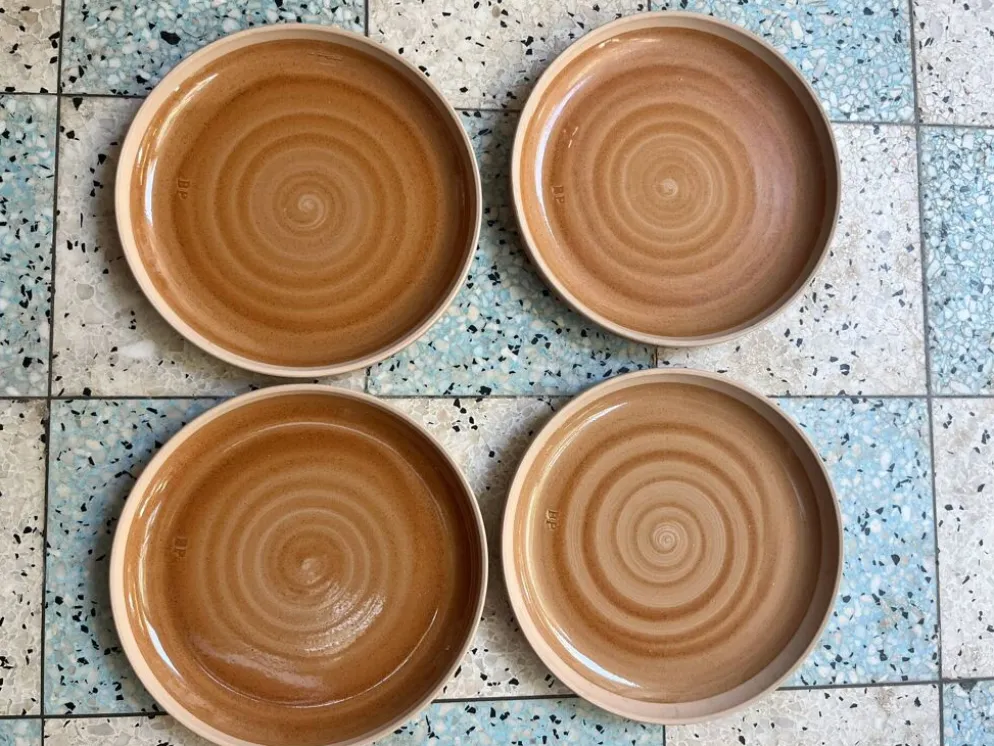 4 assiettes plates en grès