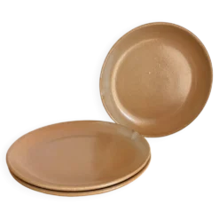 3 assiettes plates en grès