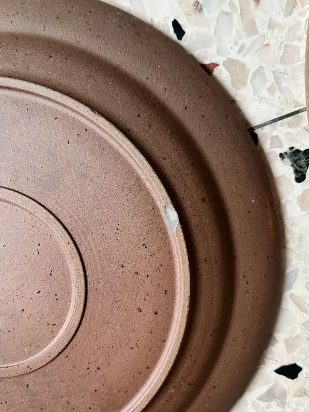 6 assiettes plates en grès