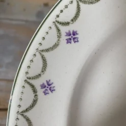 Assiettes plates Longwy modèle "Violetta" , début XXe