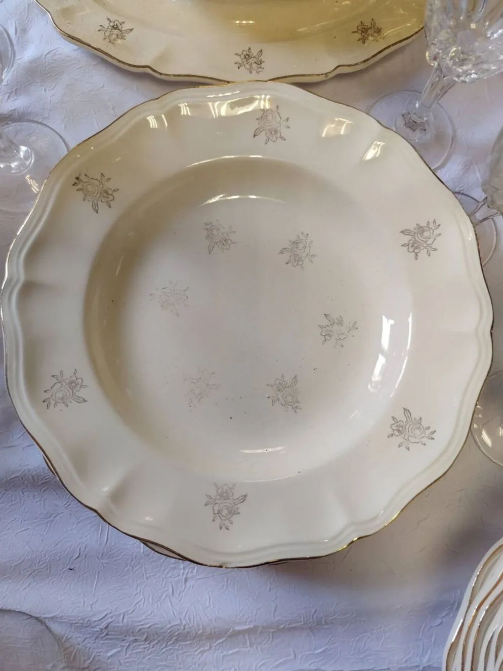 12 assiettes plates Sarreguemines modèle Raphaël ou fleurs de France