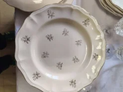 12 assiettes plates Sarreguemines modèle Raphaël ou fleurs de France