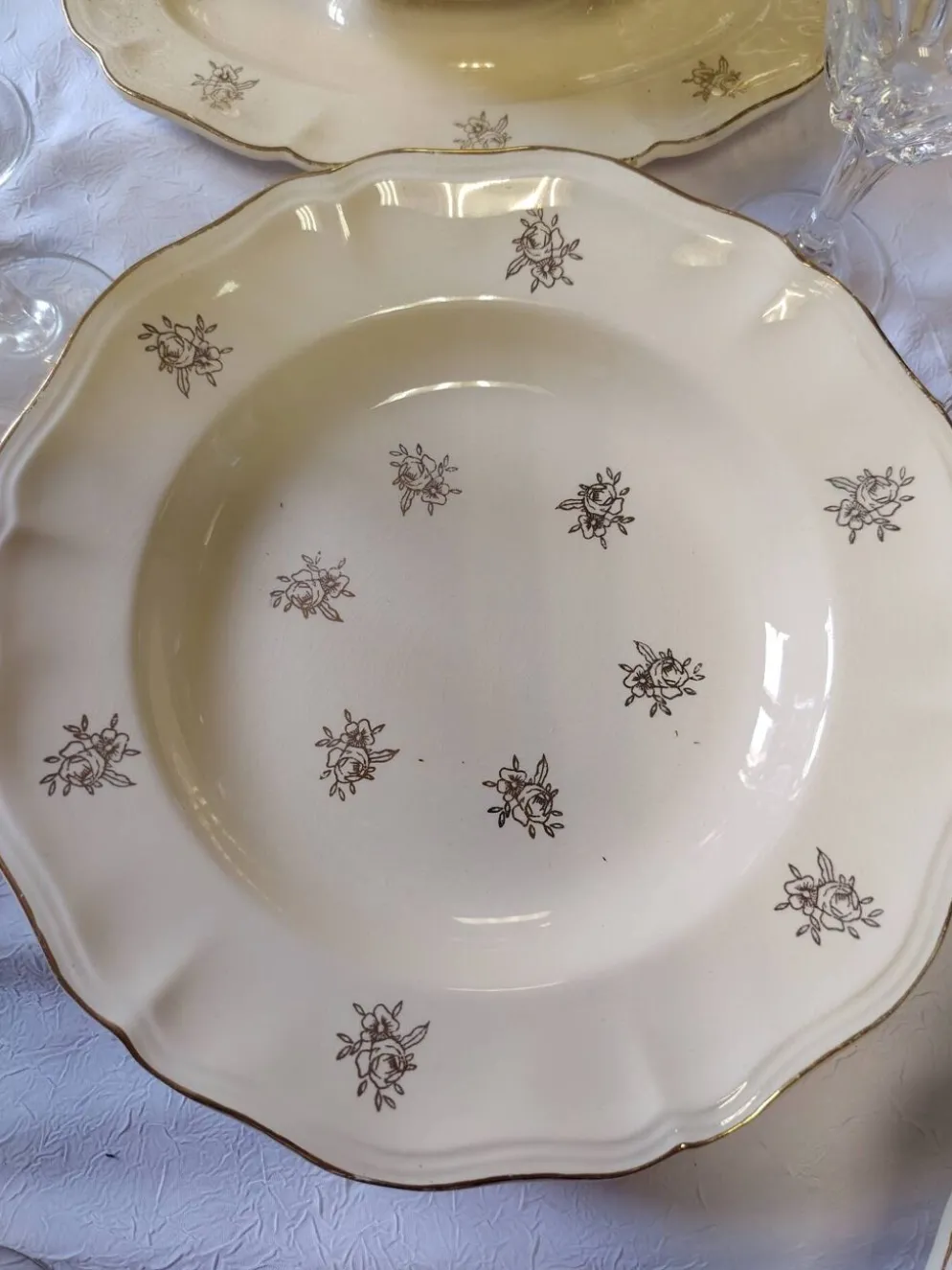 12 assiettes plates Sarreguemines modèle Raphaël ou fleurs de France