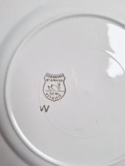 Assiettes plates St Amand modèle Bayonne blanc, vert et noir