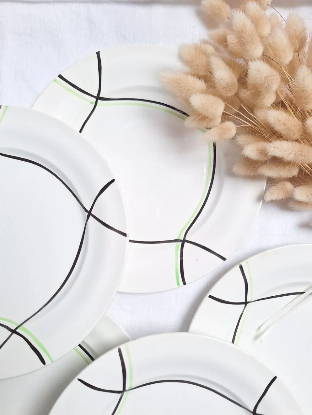 Assiettes plates St Amand modèle Bayonne blanc, vert et noir