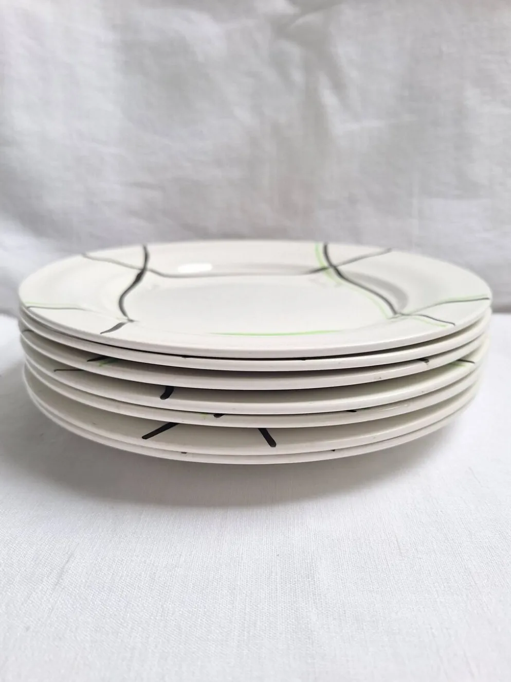 Assiettes plates St Amand modèle Bayonne blanc, vert et noir