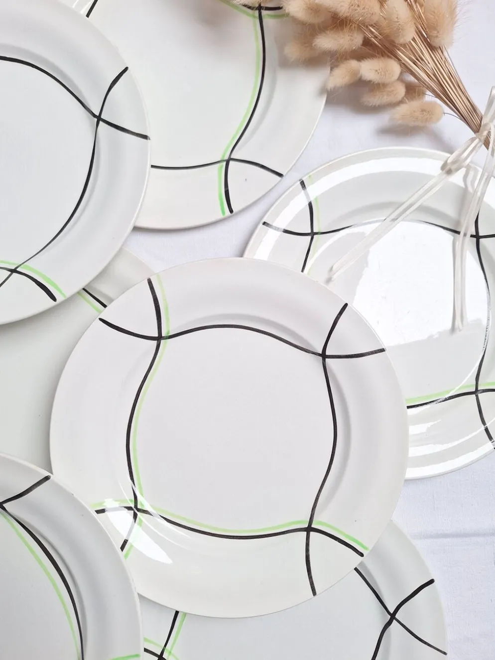 Assiettes plates St Amand modèle Bayonne blanc, vert et noir