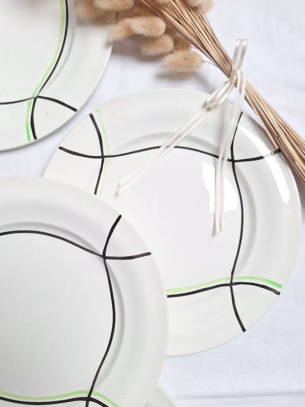 Assiettes plates St Amand modèle Bayonne blanc, vert et noir