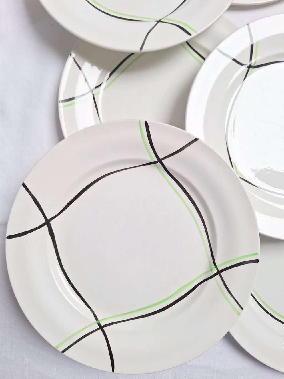 Assiettes plates St Amand modèle Bayonne blanc, vert et noir