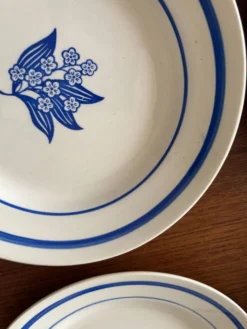 4 assiettes plates vintage en faïence à fleurs bleues