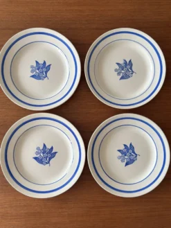 4 assiettes plates vintage en faïence à fleurs bleues