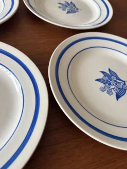 4 assiettes plates vintage en faïence à fleurs bleues
