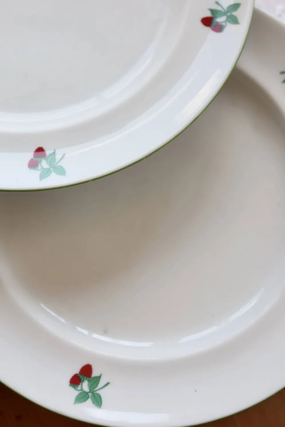 6 assiettes plates vintage porcelaine Table et Couleurs modèle Framboises