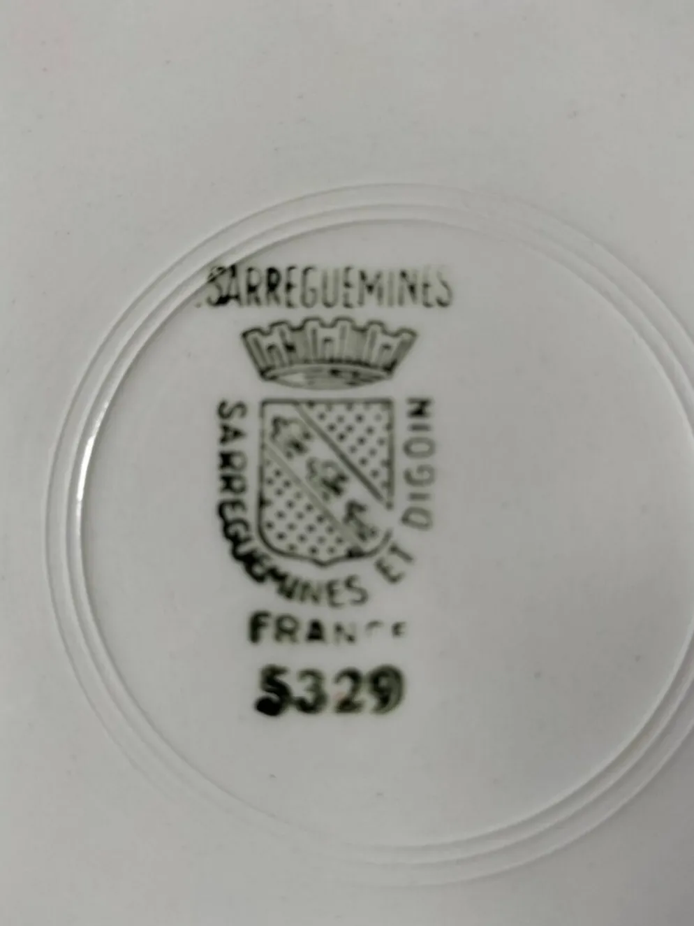 8 assiettes plates vintage Sarreguemines Digoin modèle 5329