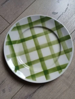 3 assiettes plates vintages dépareillées