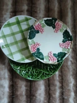 3 assiettes plates vintages dépareillées