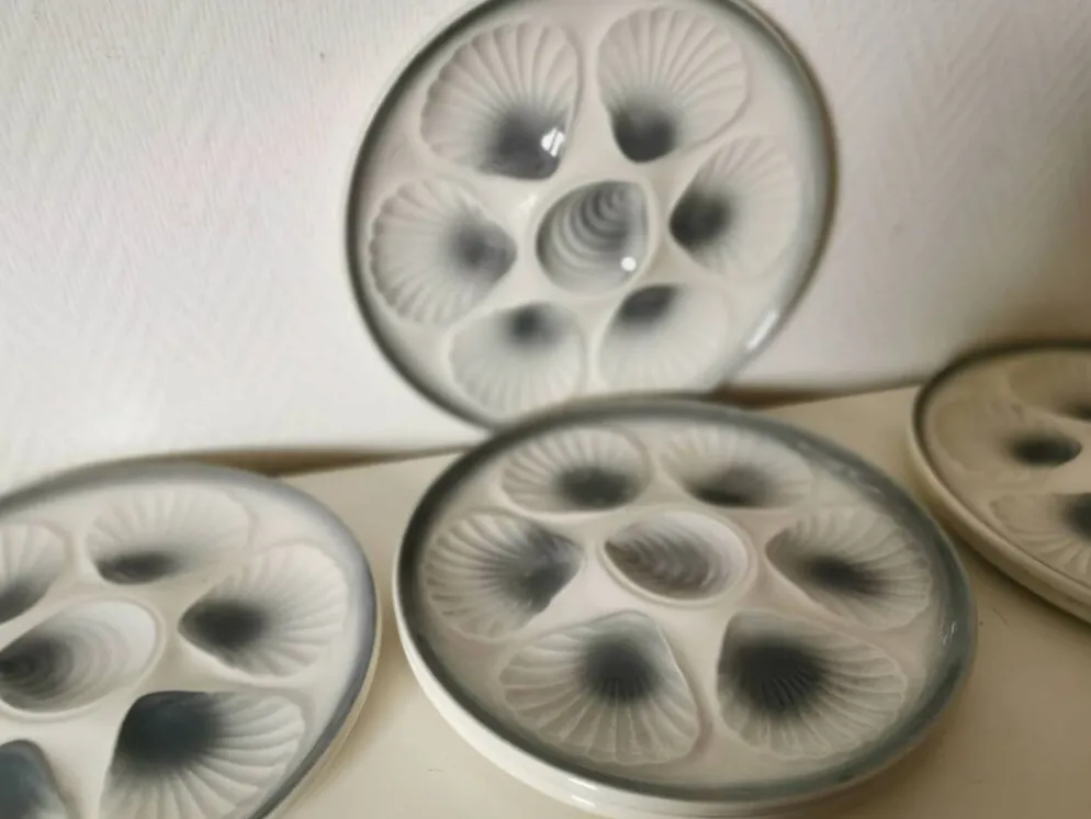 Assiettes plat/à huître, gris et blanc, céramique Moulin des loups