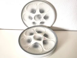 Assiettes plat/à huître, gris et blanc, céramique Moulin des loups