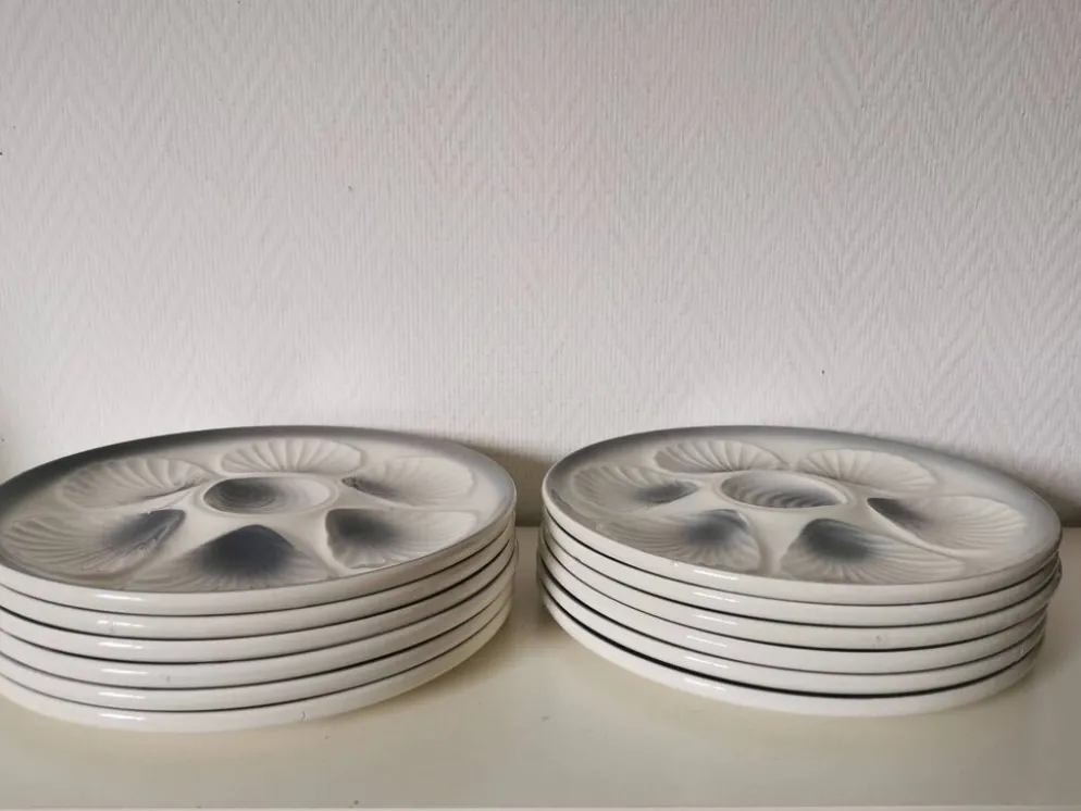 Assiettes plat/à huître, gris et blanc, céramique Moulin des loups