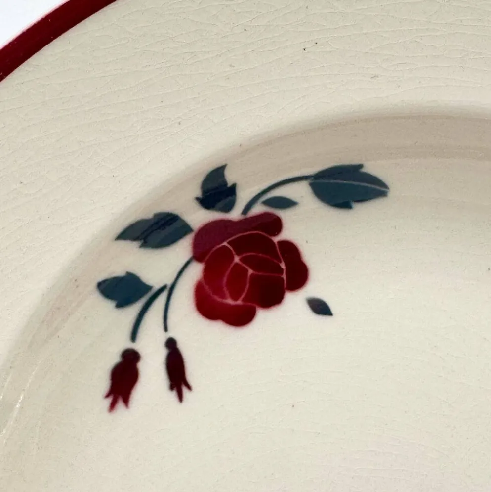 9 assiettes à soupe Badonviller modèle "Les Roses" années 50