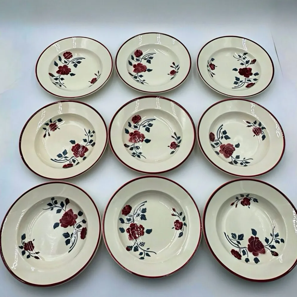 9 assiettes à soupe Badonviller modèle "Les Roses" années 50