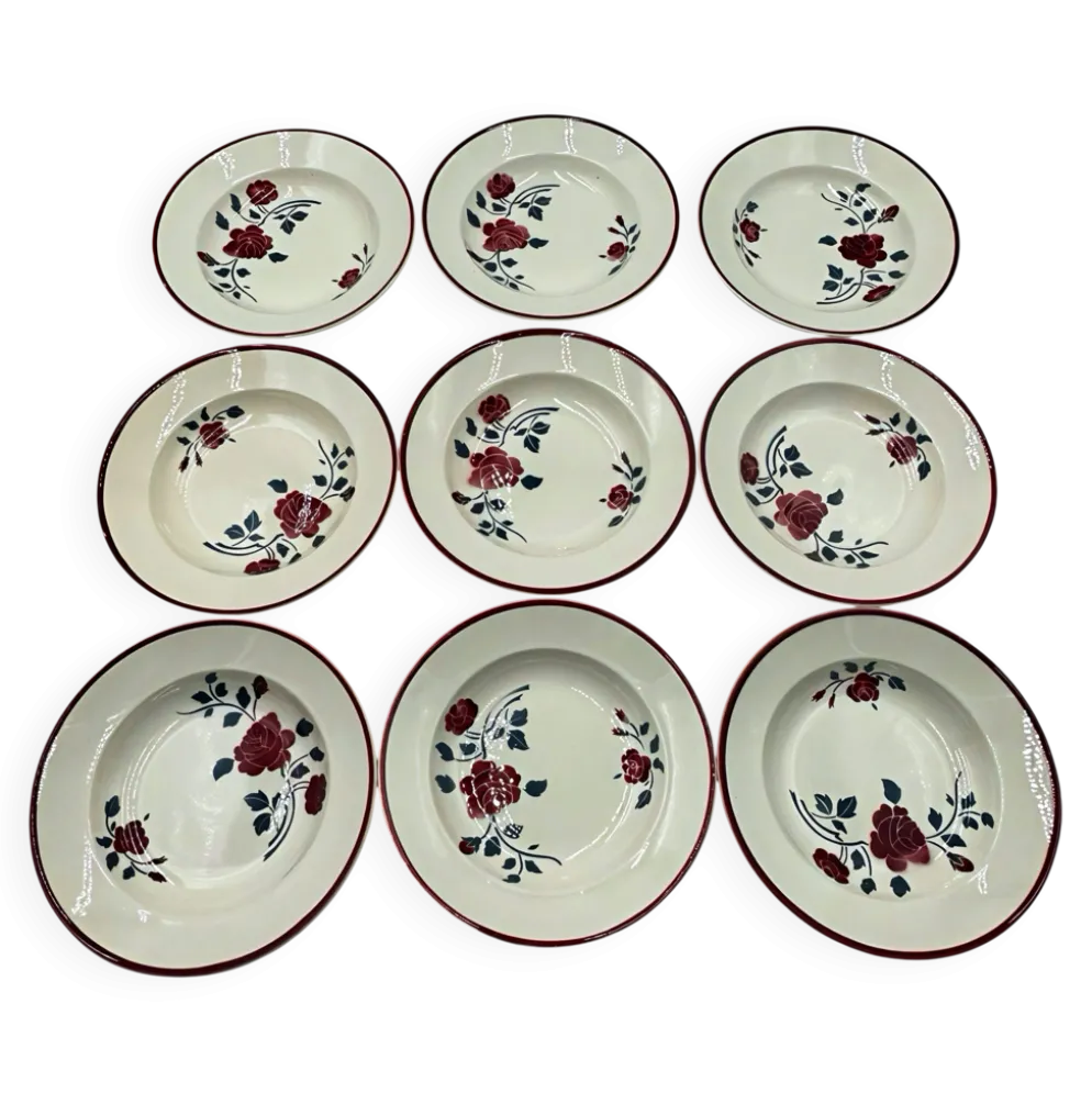 9 assiettes à soupe Badonviller modèle "Les Roses" années 50