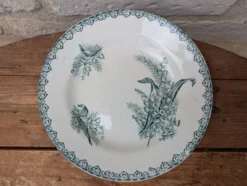 Assiette Ste Amandinoise Saint Amand modèle muguet terre de fer n1 23cm