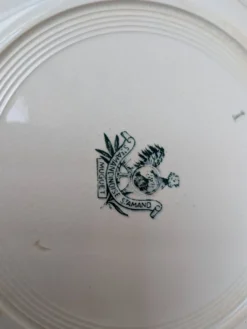 Assiette Ste Amandinoise Saint Amand modèle muguet terre de fer n1 23cm