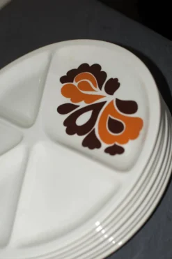 Assiettes vintage Le Creuset à fleurs