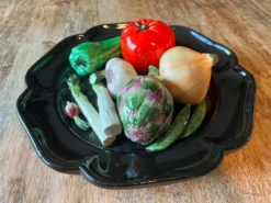 Assiette trompe l’oeil vallauris aux légumes