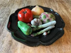 Assiette trompe l’oeil vallauris aux légumes