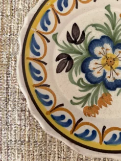 Assiette vintage en céramique peinte à la main